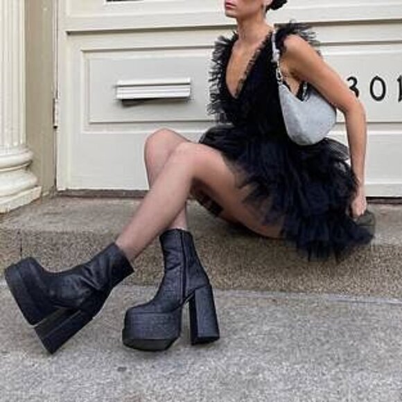 $299 TRENDING Steve Madden Cobra Double Platform Chunky Heel Ankle Bootie - Picture 1 of 10